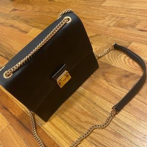 Black leather bag. Emini House.